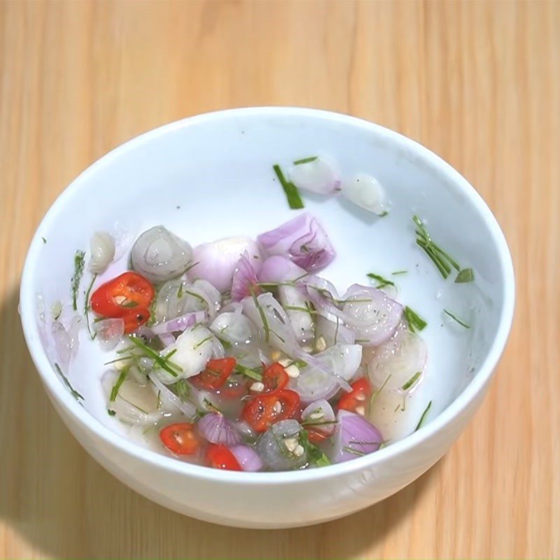 Step 5 Prepare dipping salt for steamed chicken wrapped in foil