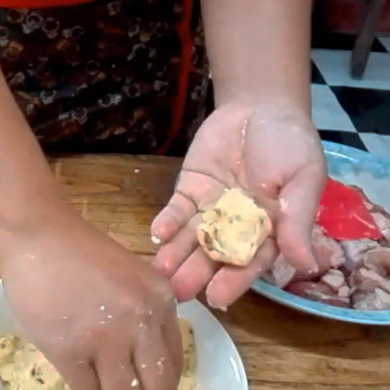 Step 6 Make the filling Phu Tho cassava cake