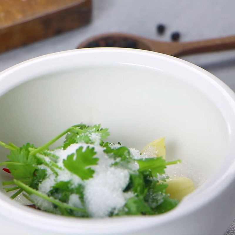 Step 4 Make dipping sauce for steamed beef with lemongrass and pandan leaves