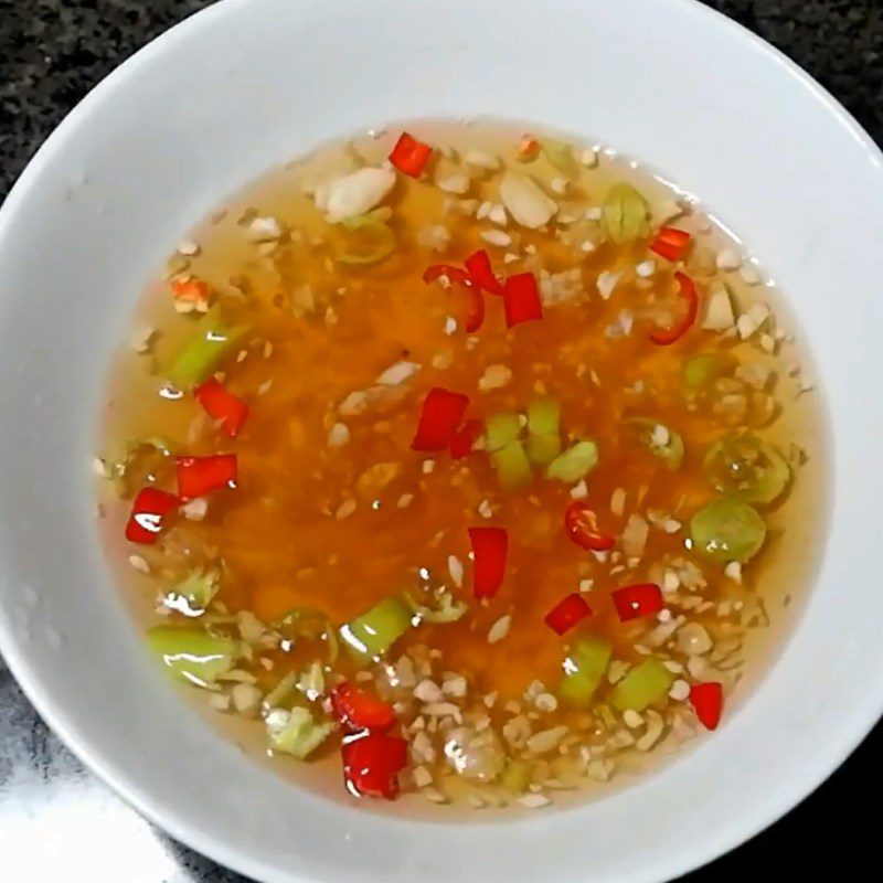 Step 4 Making dipping sauce Bánh căn Đà Nẵng