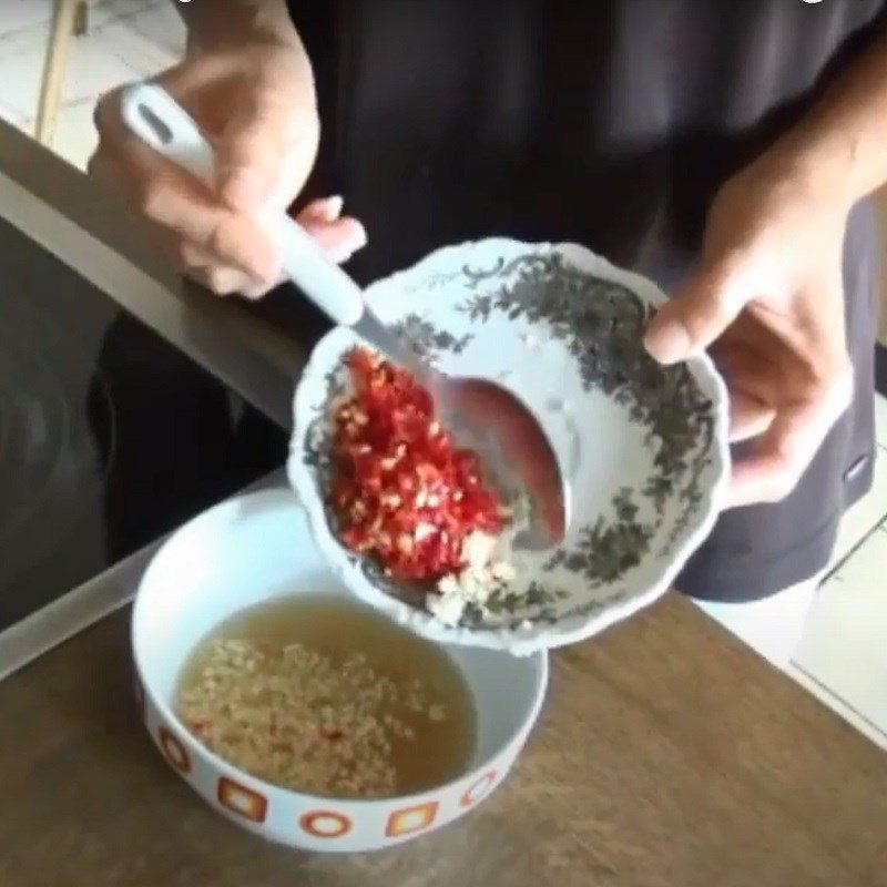 Step 3 Make dipping sauce for shrimp cakes Crispy potato shrimp cakes