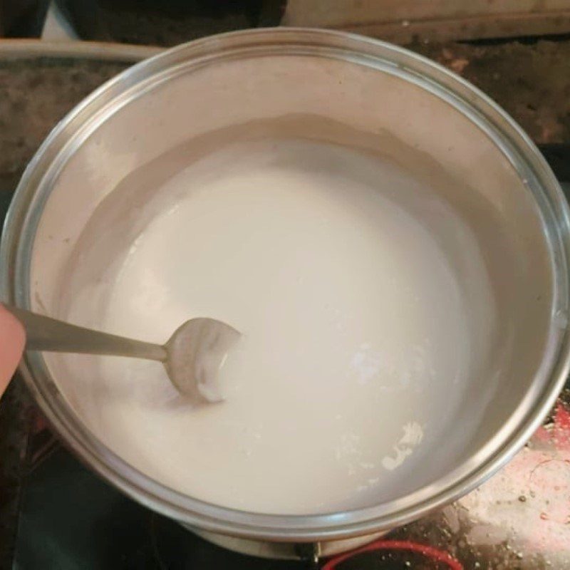 Step 4 Making coconut milk Steamed banana cake with canned coconut milk