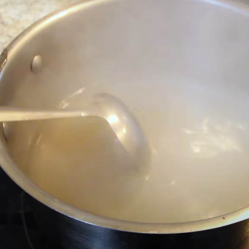 Step 1 Make the vinegar and sugar sauce for Multicolored Thai Beef Salad