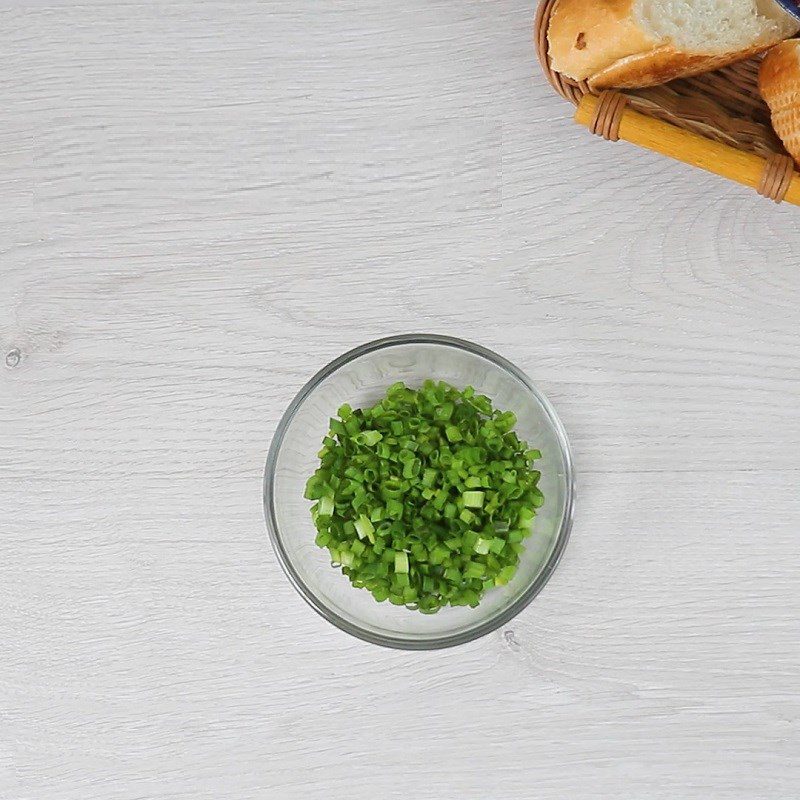 Step 2 Make the dipping fish sauce and scallion oil for steamed minced meat bread