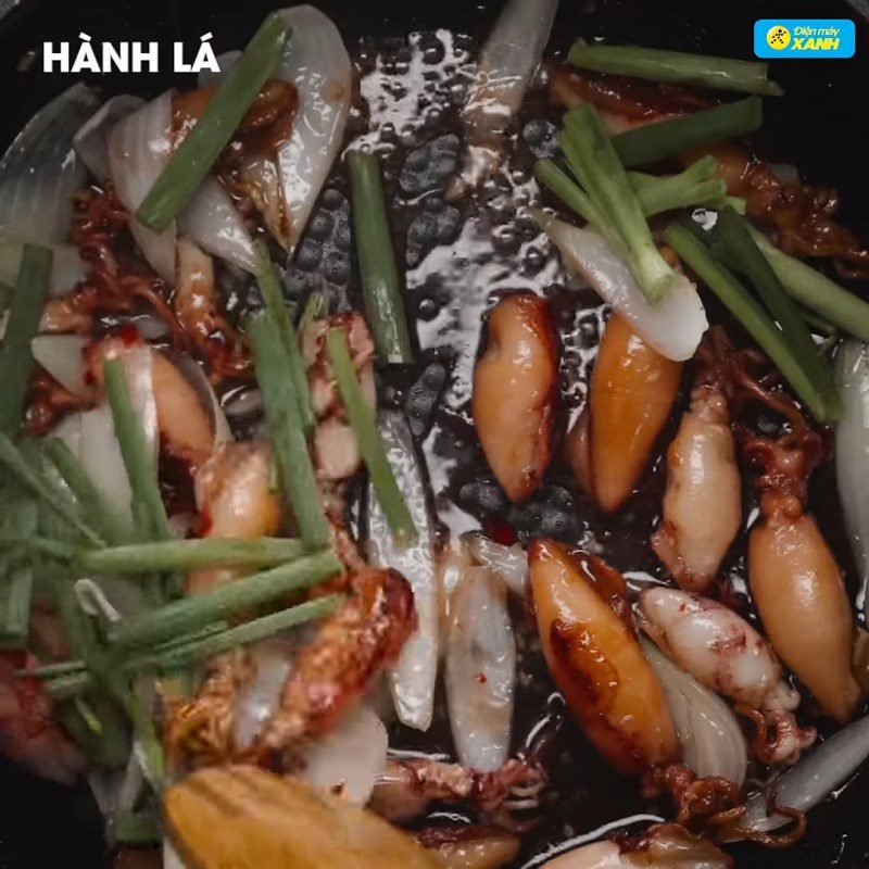 Step 4 Making fried squid with fish sauce Squid eggs - fried squid with fish sauce