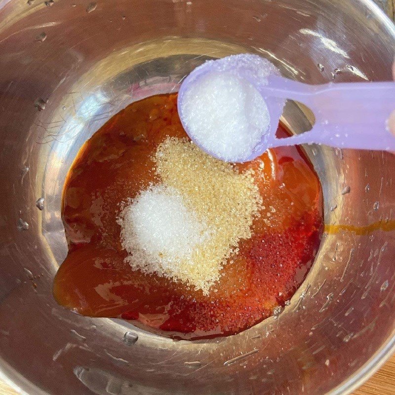 Step 4 Making squid sauce - fried squid with fish sauce (recipe shared by a user)
