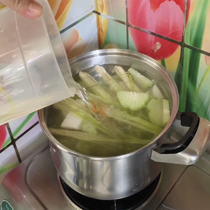 Step 4 Cooking the broth Vegetarian noodle soup