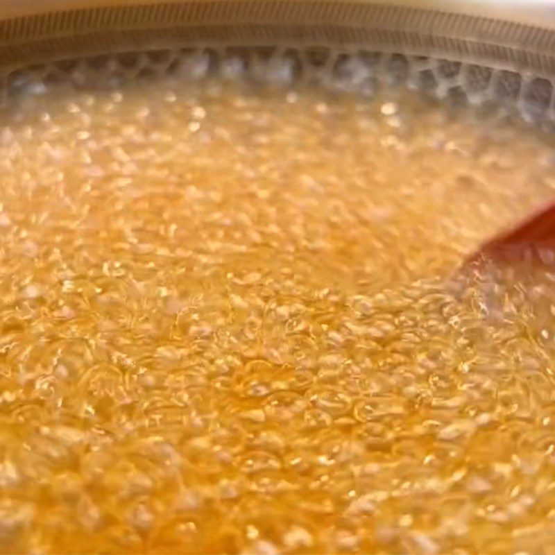 Step 4 Make the sauce for steamed minced meat with bok choy