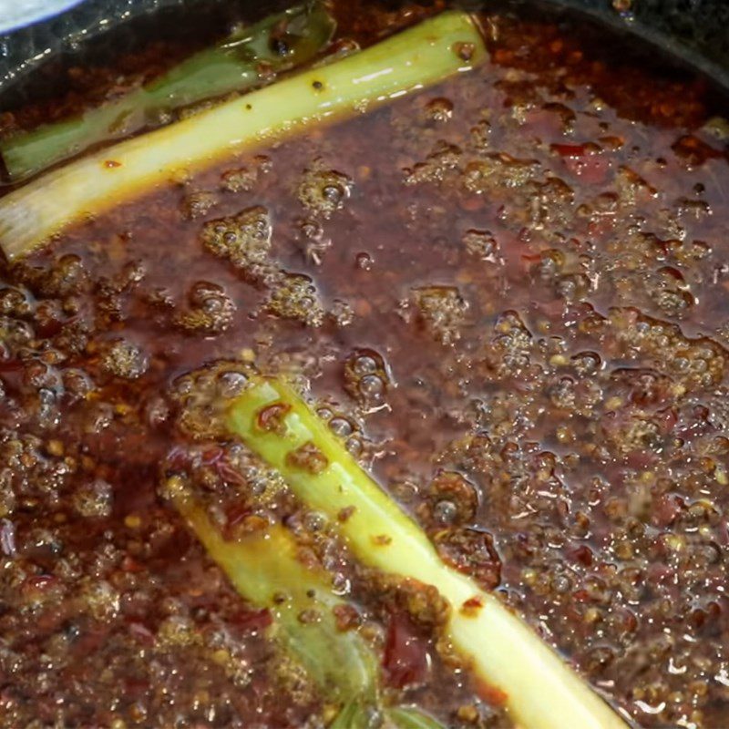 Step 3 Make the hot pot sauce for Chinese skewered hot pot