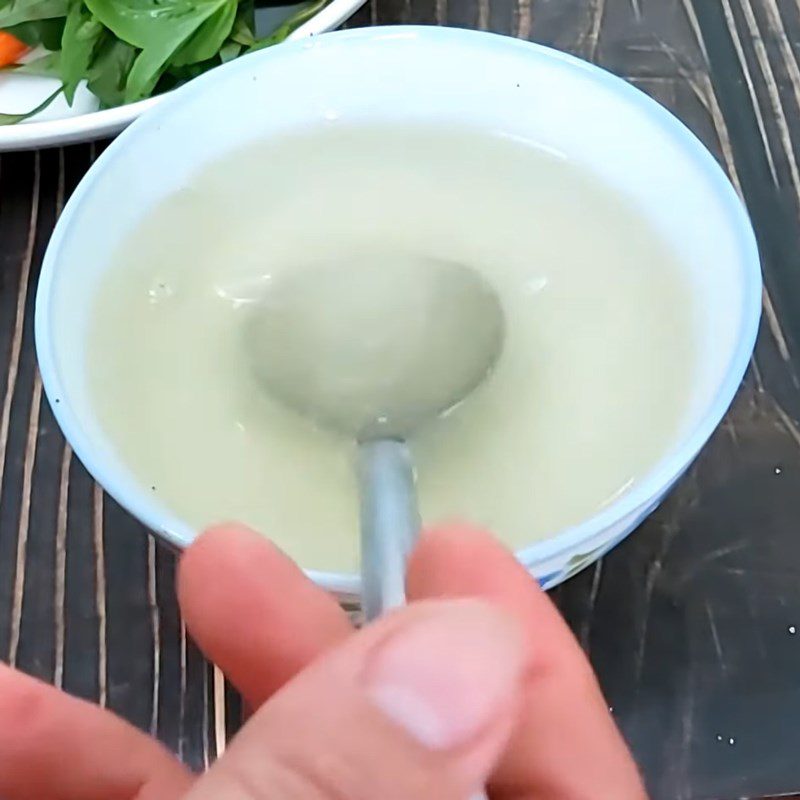 Step 5 Make the salad dressing Water lily salad with shrimp and meat