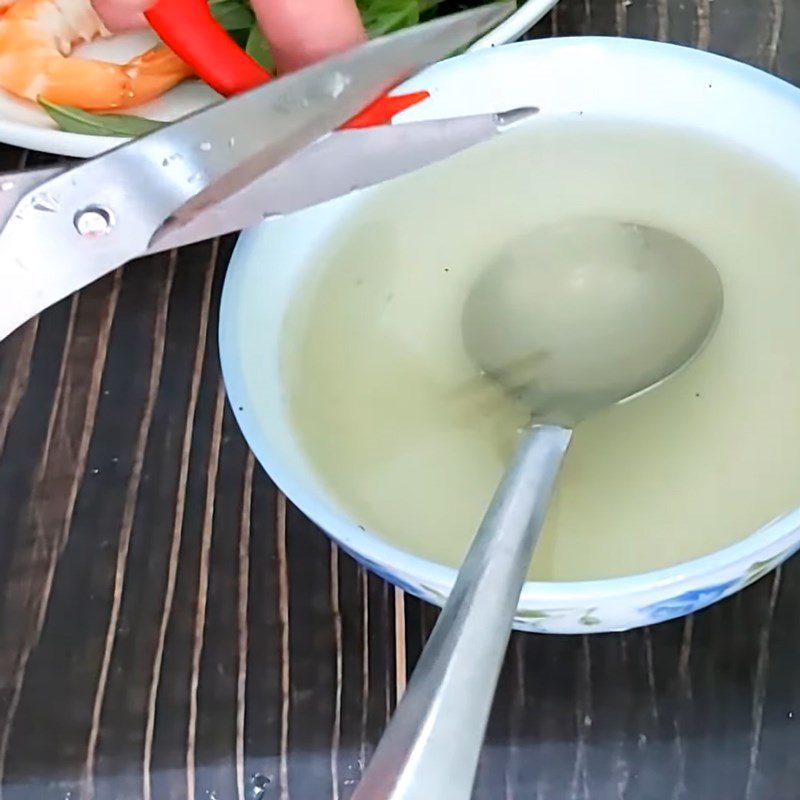 Step 5 Make the salad dressing Water lily salad with shrimp and meat