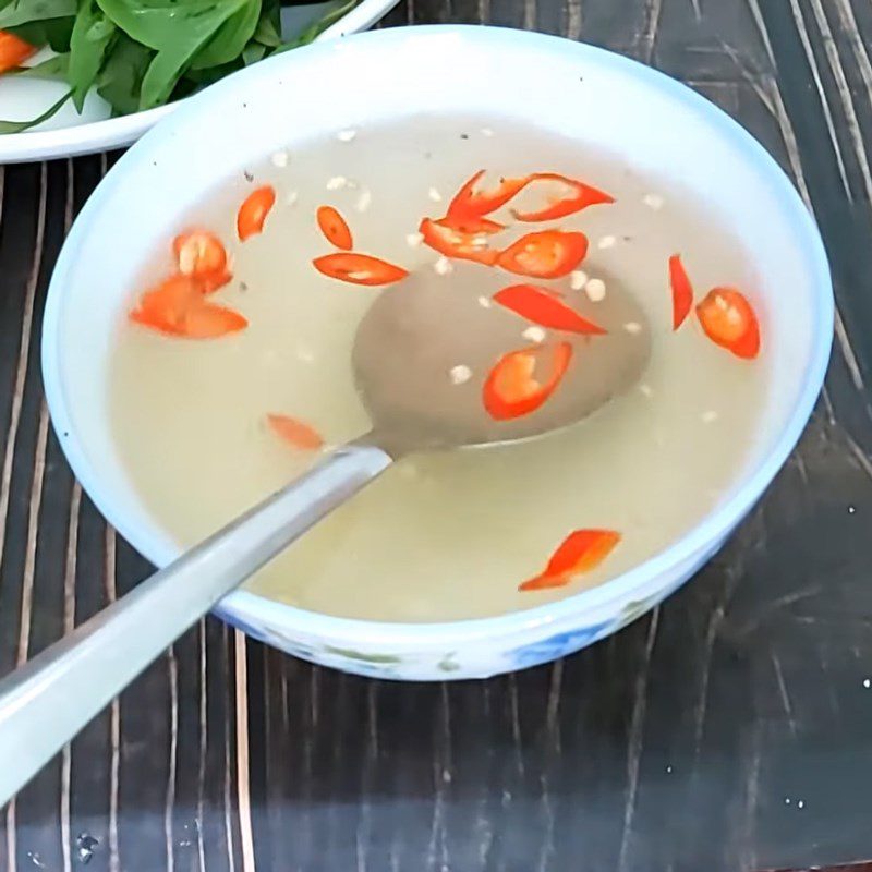 Step 5 Make the salad dressing Water lily salad with shrimp and meat