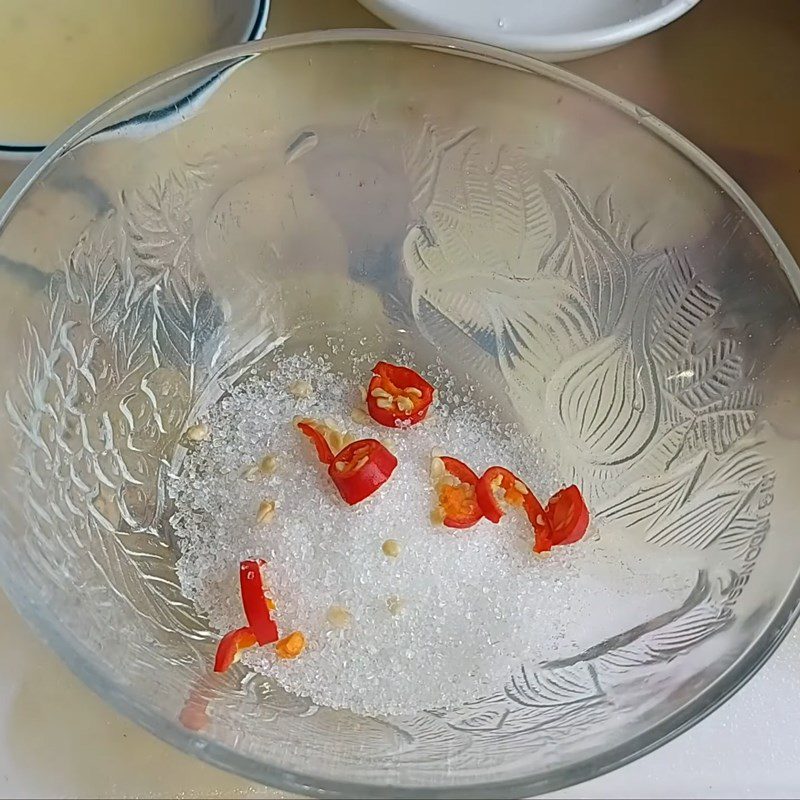 Step 3 Make the salad dressing Lotus flower salad with water lily