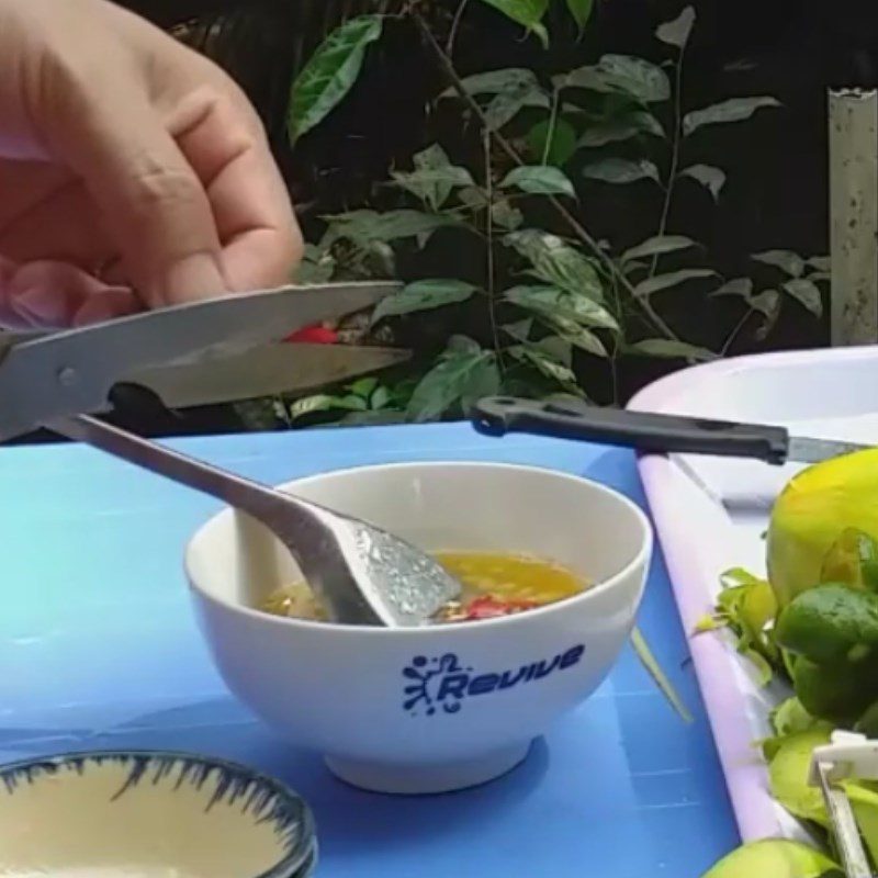 Step 3 Make the salad dressing Mango salad with razor clams