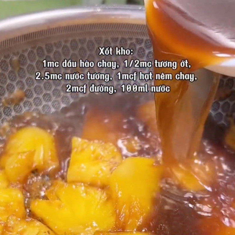 Step 2 Make the Braising Sauce for Shiitake Mushrooms with Pineapple (Recipe shared by Tiktok Vegetarian Kitchen XANH)