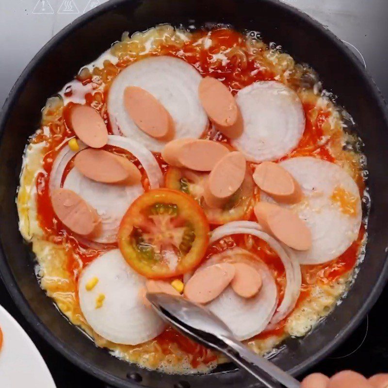 Step 3 Making pizza Instant noodle pizza
