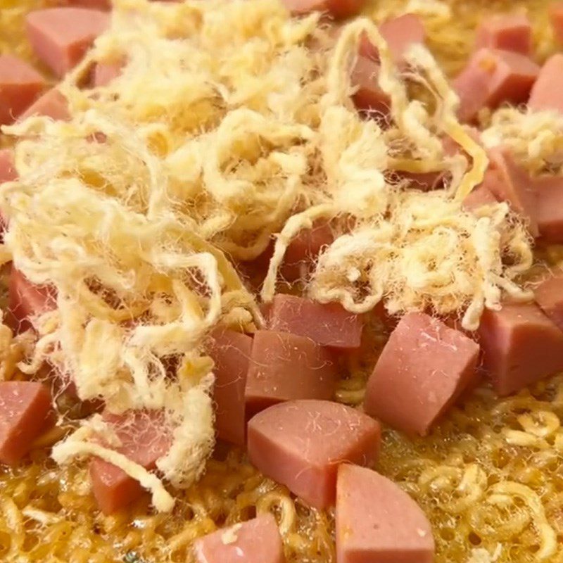 Step 2 Making pizza Instant noodle pizza (Recipe shared from TikTok Cooking with TasteVN)
