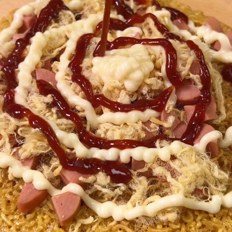 Step 2 Making pizza Instant noodle pizza (Recipe shared from TikTok Cooking with TasteVN)