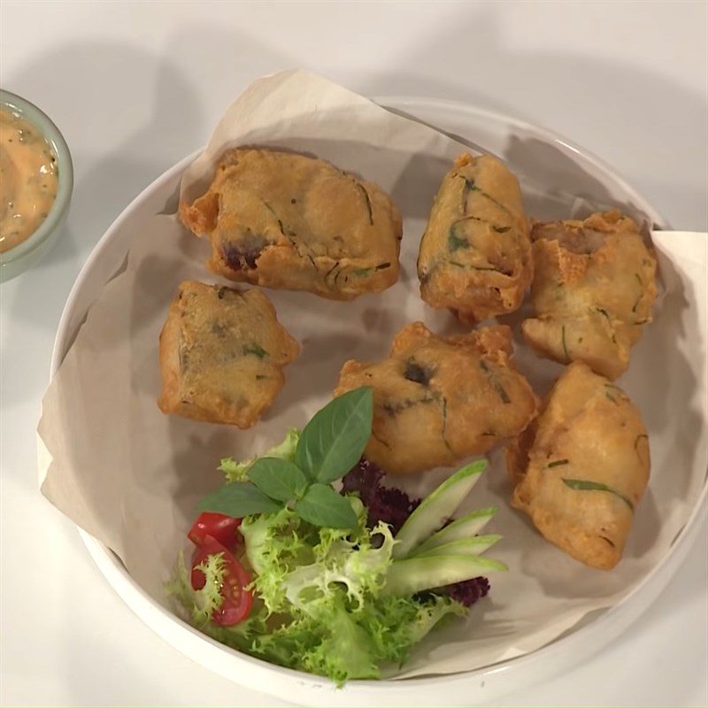 Step 4 Dipping batter and frying pomelo fish Crispy pomelo fish with basil leaves