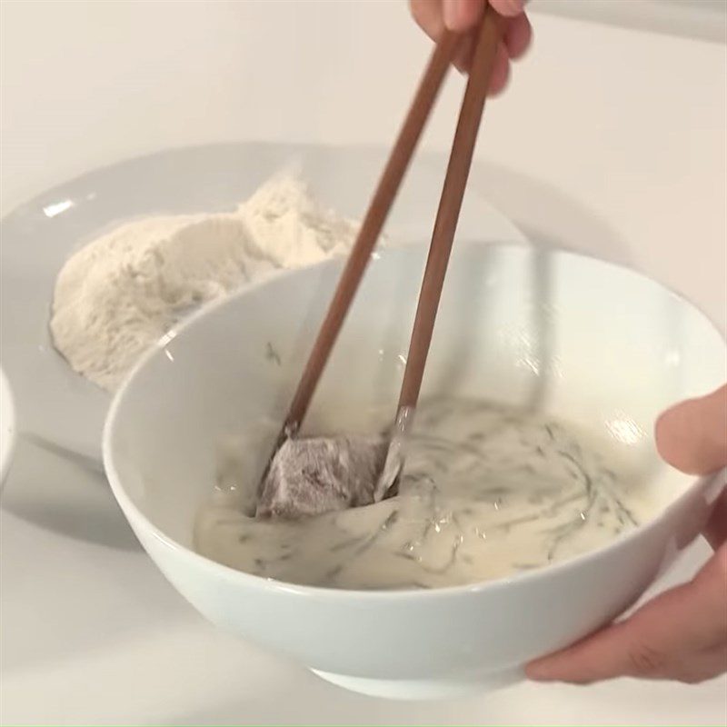 Step 4 Dip in batter and fry the fish Crispy pomelo fish with basil leaves