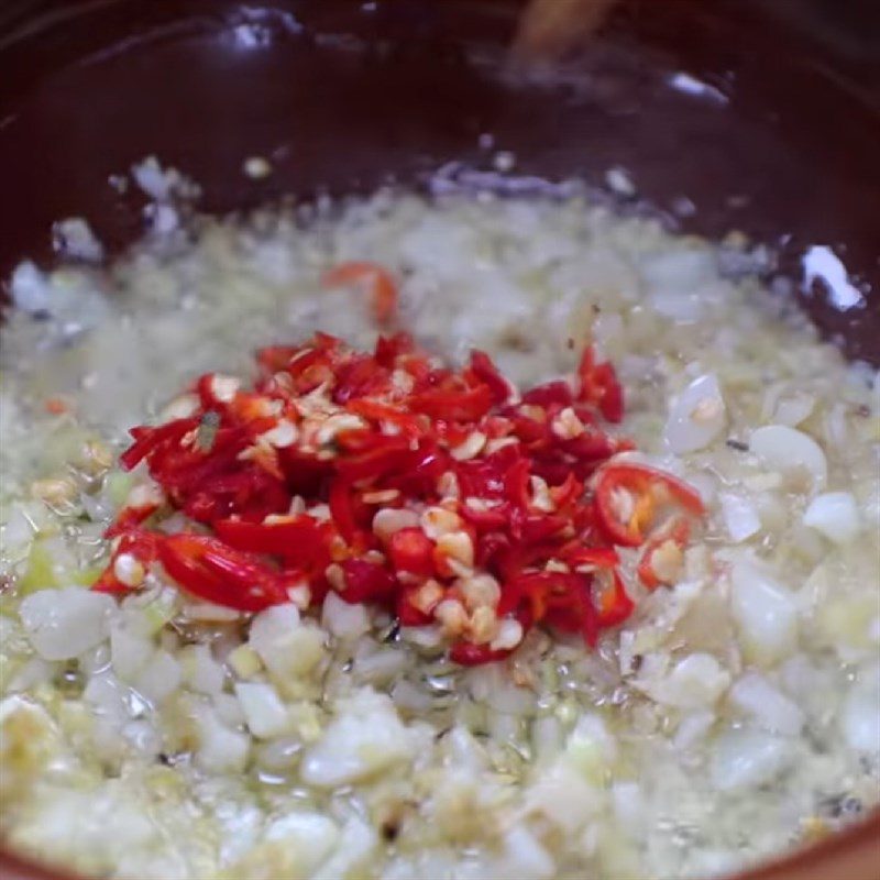 Step 1 Make spicy sauce for Spicy Mixed Noodles with Beef Brisket