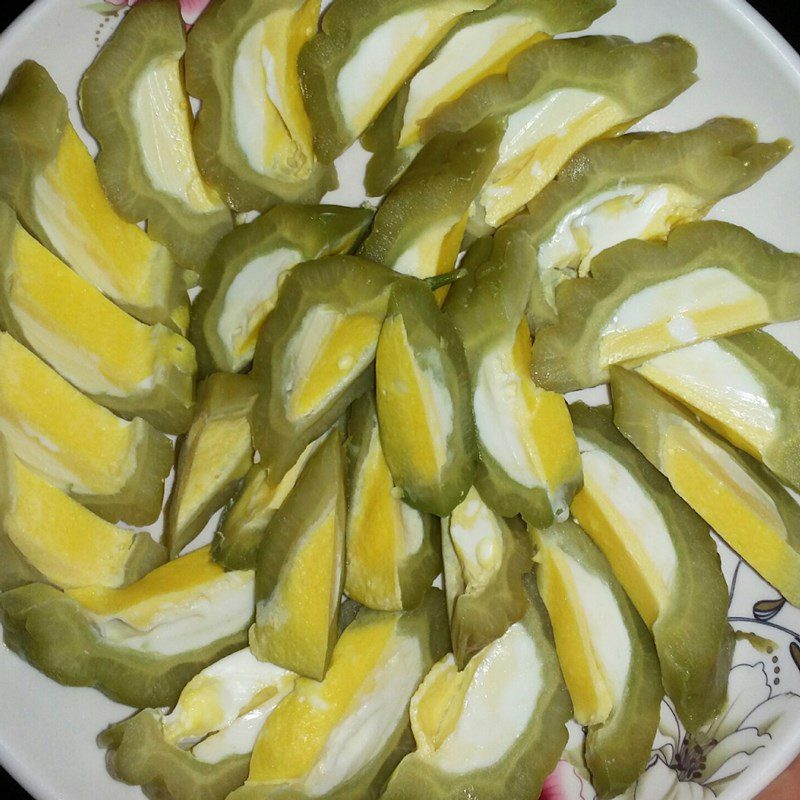 Step 3 Make oyster sauce Bitter melon steamed with egg and oyster sauce