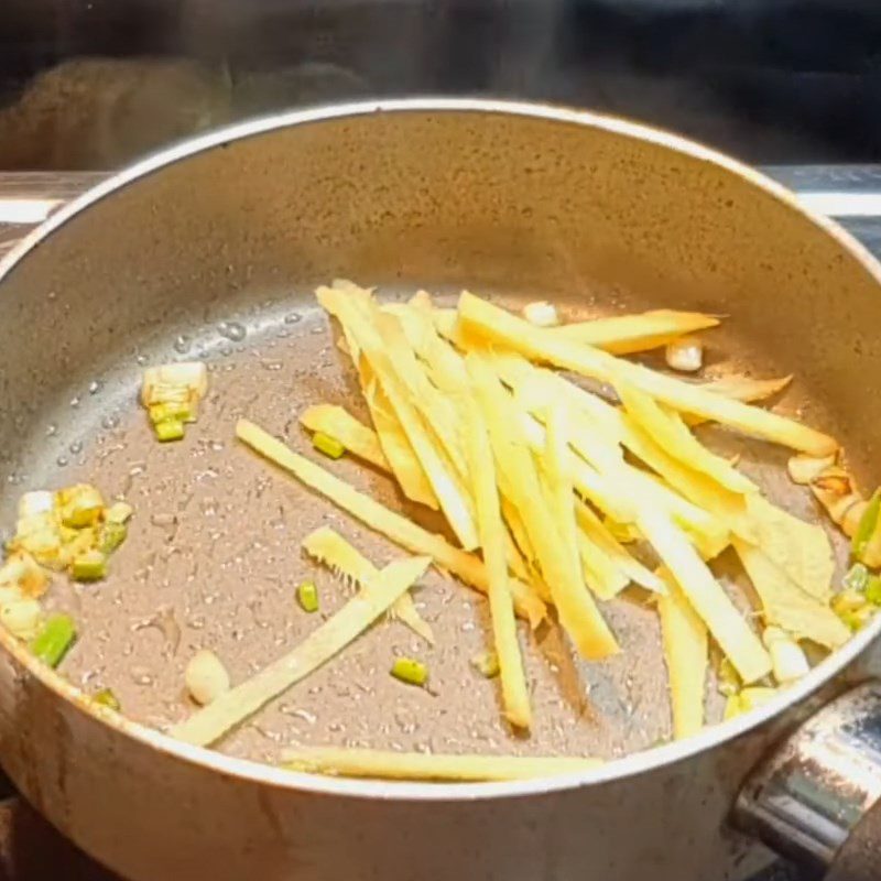 Step 3 Make sauce for ginger braised pineapple