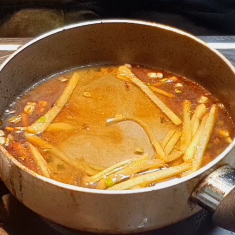 Step 3 Make sauce for ginger braised pineapple