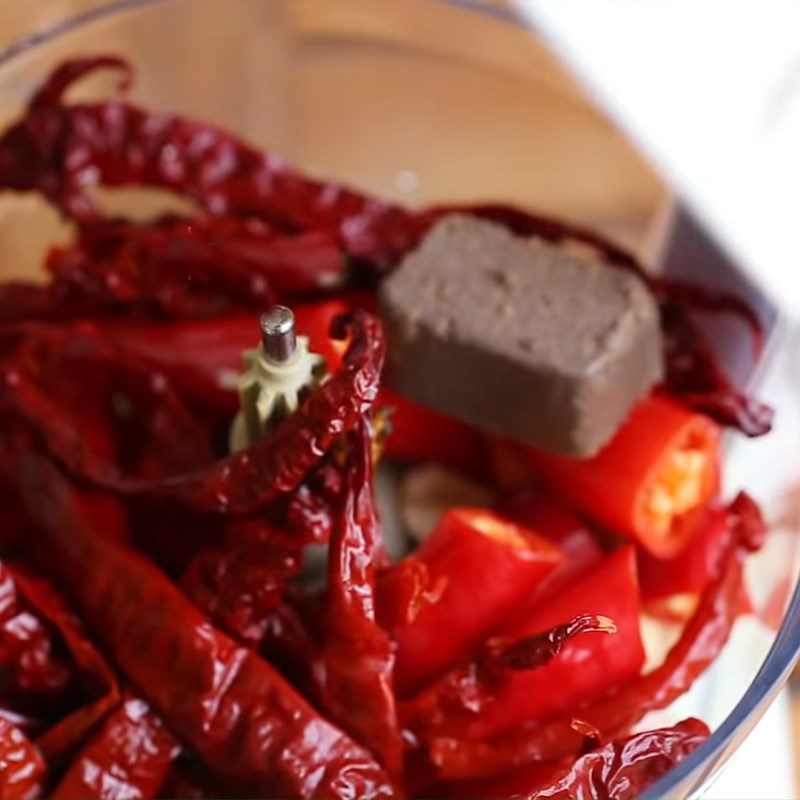 Step 3 Make sweet and sour pickled vegetable salad chili sauce