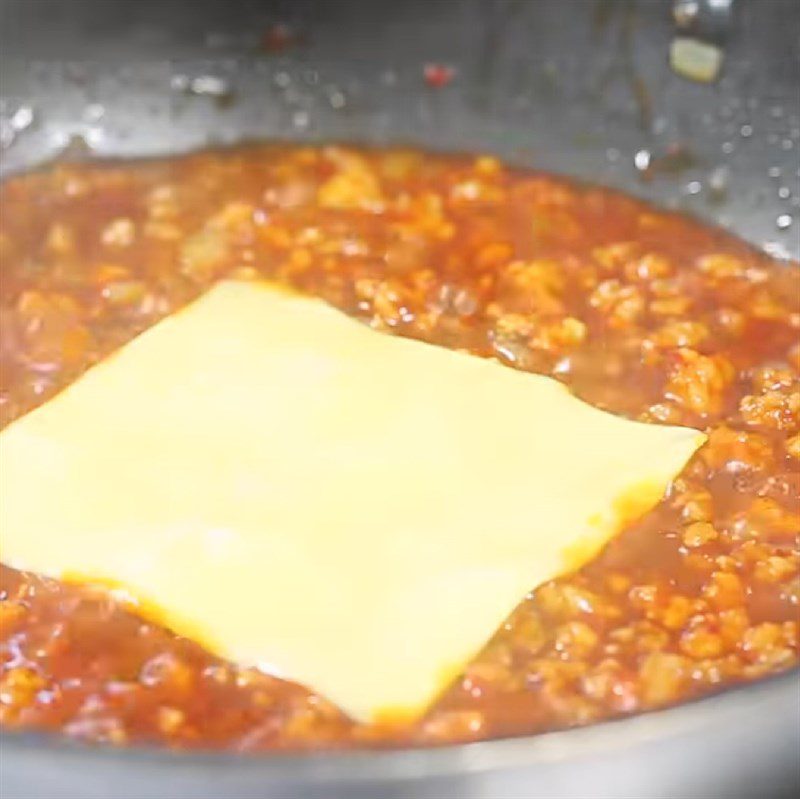 Step 2 Make spicy cheese minced meat sauce Spicy Cheese Minced Meat Noodles