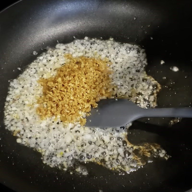 Step 4 Make the noodle dressing Mixed chicken noodle