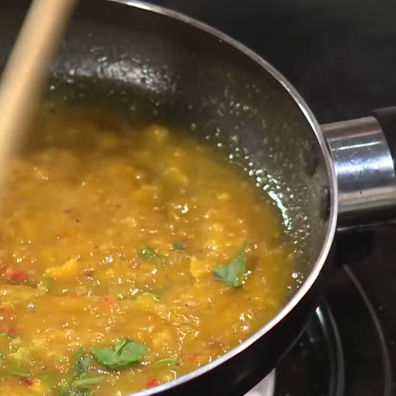 Step 5 Making salted egg sauce Fried fish roe with salted egg sauce