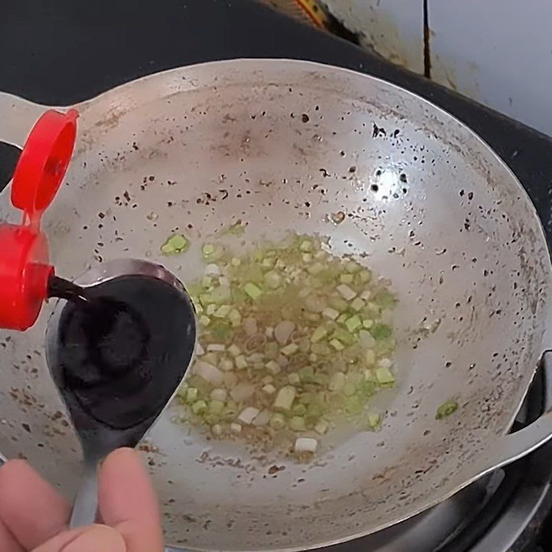 Step 3 Make the stir-fry sauce Stir-fried shiitake mushrooms with lemongrass and chili