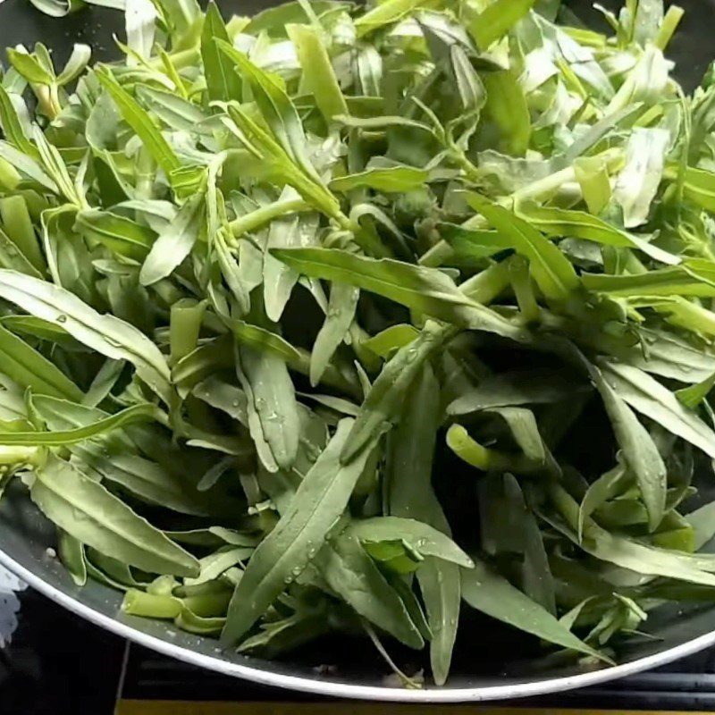 Step 4 Making stir-fried beef with rice paddy herb Beef stir-fried with rice paddy herb