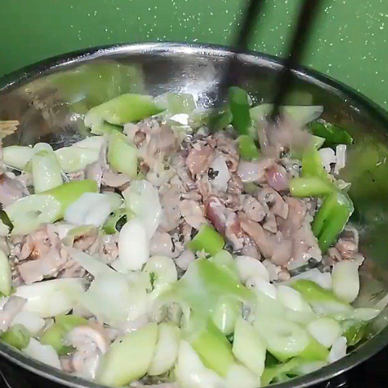 Step 3 Stir-fried beef with leeks Stir-fried beef with leeks