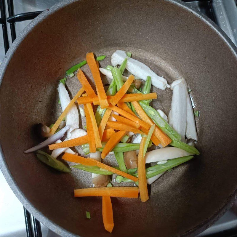 Step 2 Stir-fried vegetables Stir-fried mixed noodles