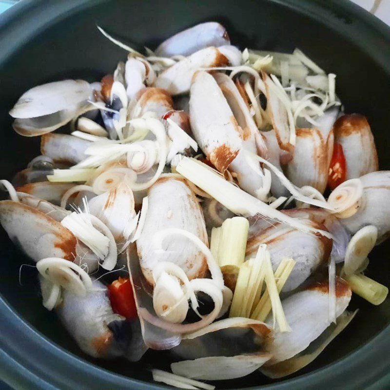 Step 3 Make steamed razor clams with lemongrass Steamed razor clams with lemongrass