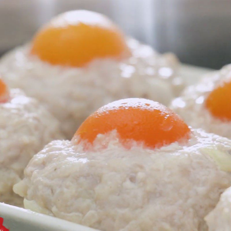 Step 3 Make salted egg xíu mại bread