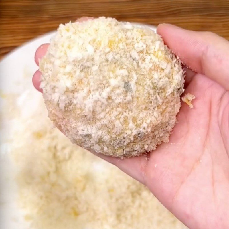 Step 4 Roll the batter for crispy potato shrimp cakes (Recipe shared by Tiktok Cooking with TasteVN)