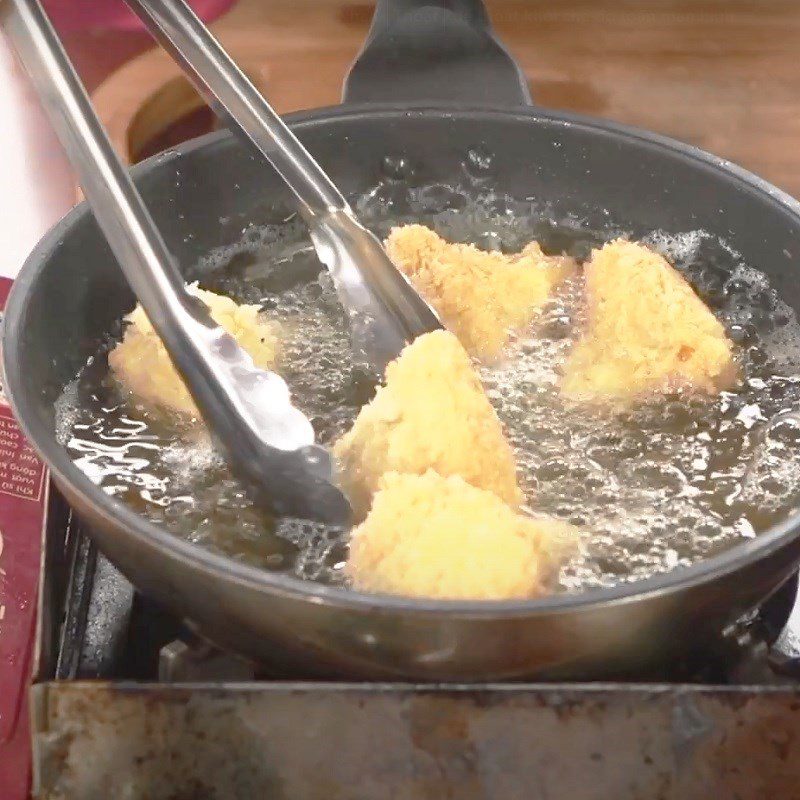 Step 4 Dusting and frying Stuffed zucchini flowers