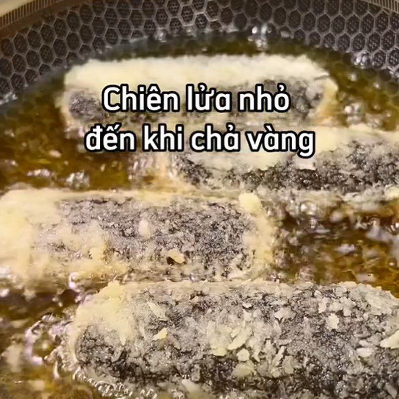 Step 3 Roll the spring roll with flour Seaweed spring roll (Recipe shared from TikTok Cooking with TasteVN)
