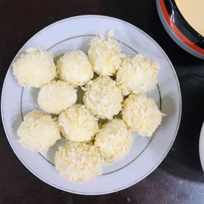 Step 3 Roll quail eggs in breadcrumbs Fried quail eggs