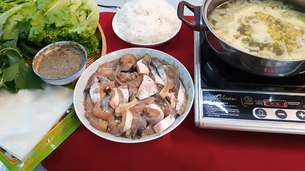 Catfish hotpot dipped in vinegar