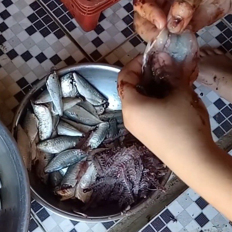 Step 2 Remove the fish bones Dried mackerel