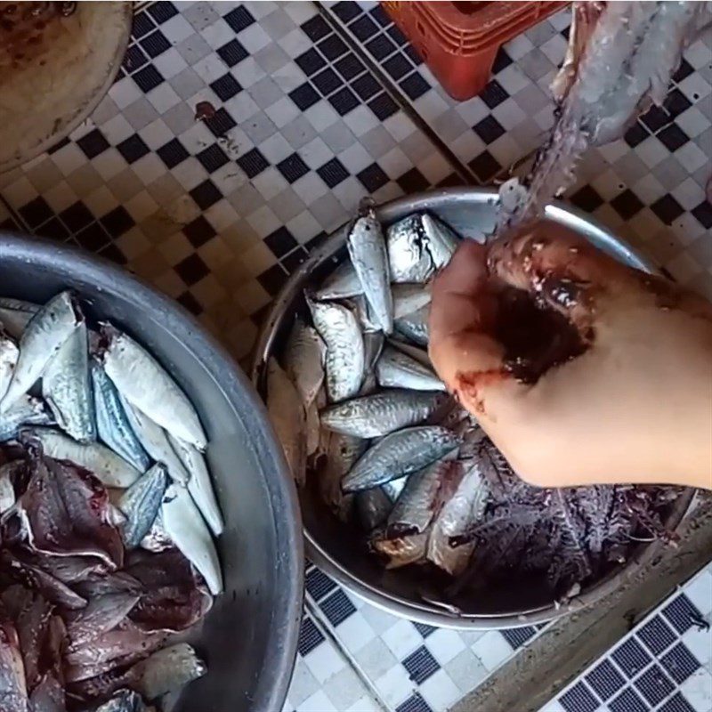 Step 2 Remove the fish bones Dried mackerel