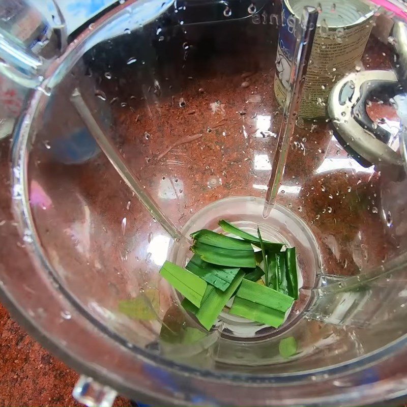 Step 3 Filter pandan leaf and gardenia fruit water Green jelly with pandan leaves