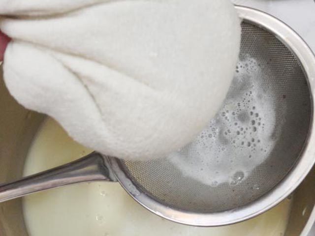 Step 2 Filtering soy milk Tofu with sour water