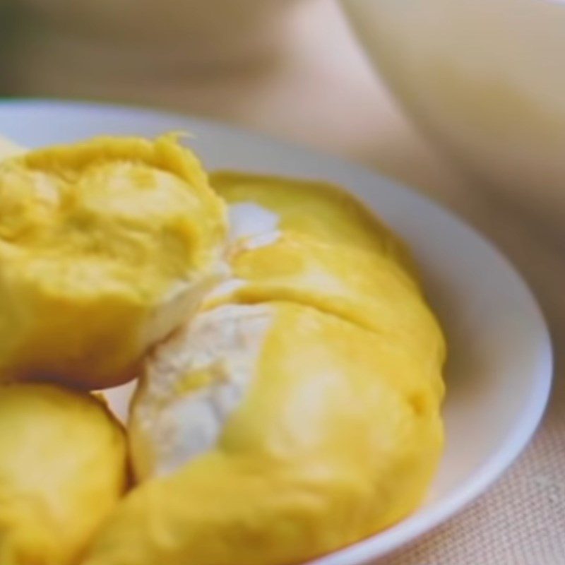 Step 3 Extract and mash the durian flesh Baked cassava cake with durian