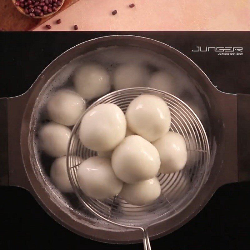 Step 4 Boiling the cakes Korean rice cake balls