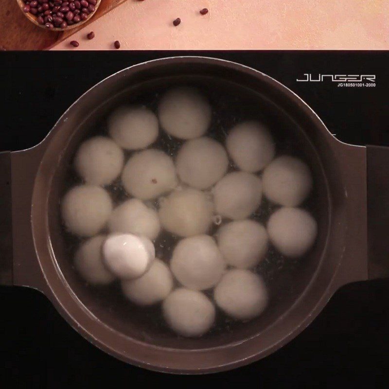 Step 4 Boiling the cakes Korean rice cake balls